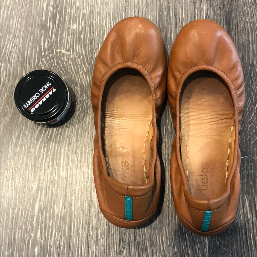 Size 7 Chestnut Tieks